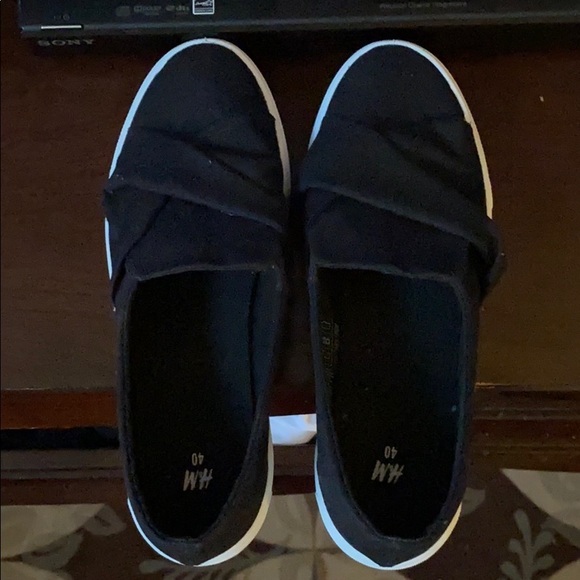 H&M black and white bow tie shoes - Picture 1 of 3